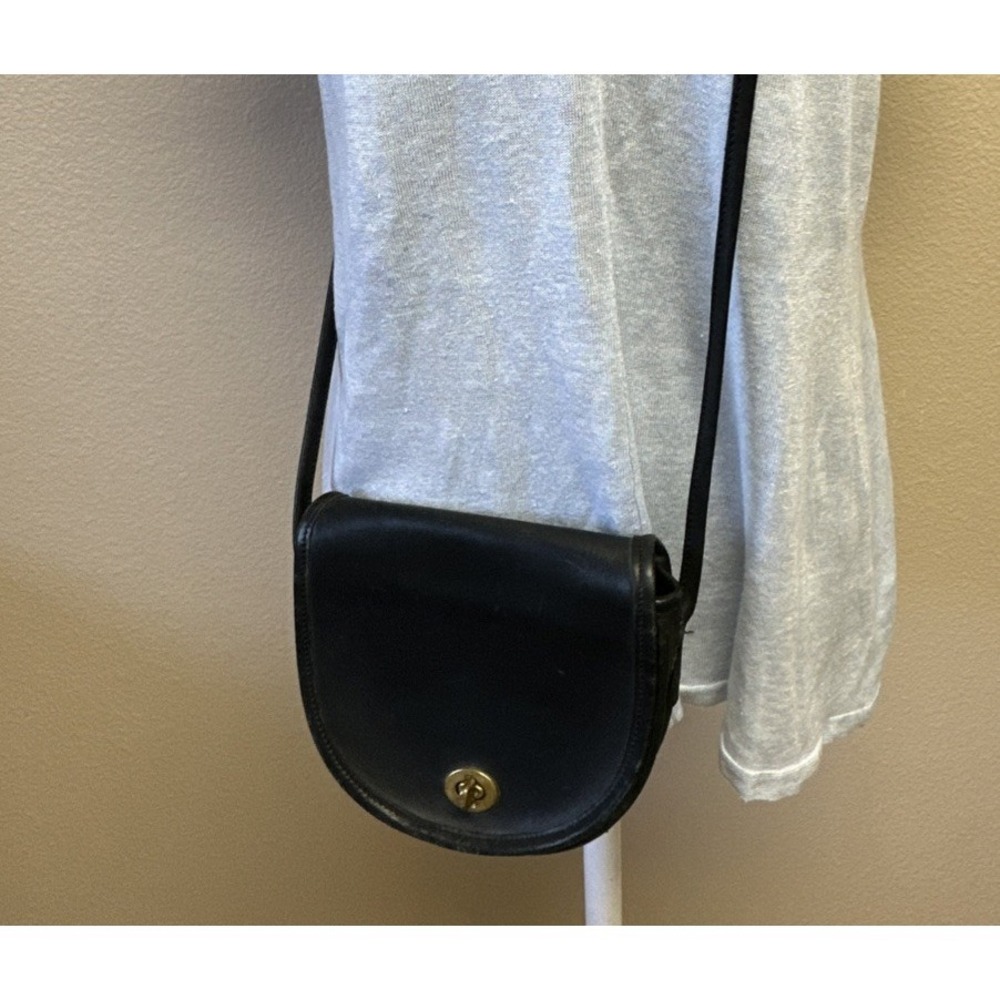 Vintage Coach 2945 Black Leather Cross Body Hand Bag Purse Kiss Lock Classic
